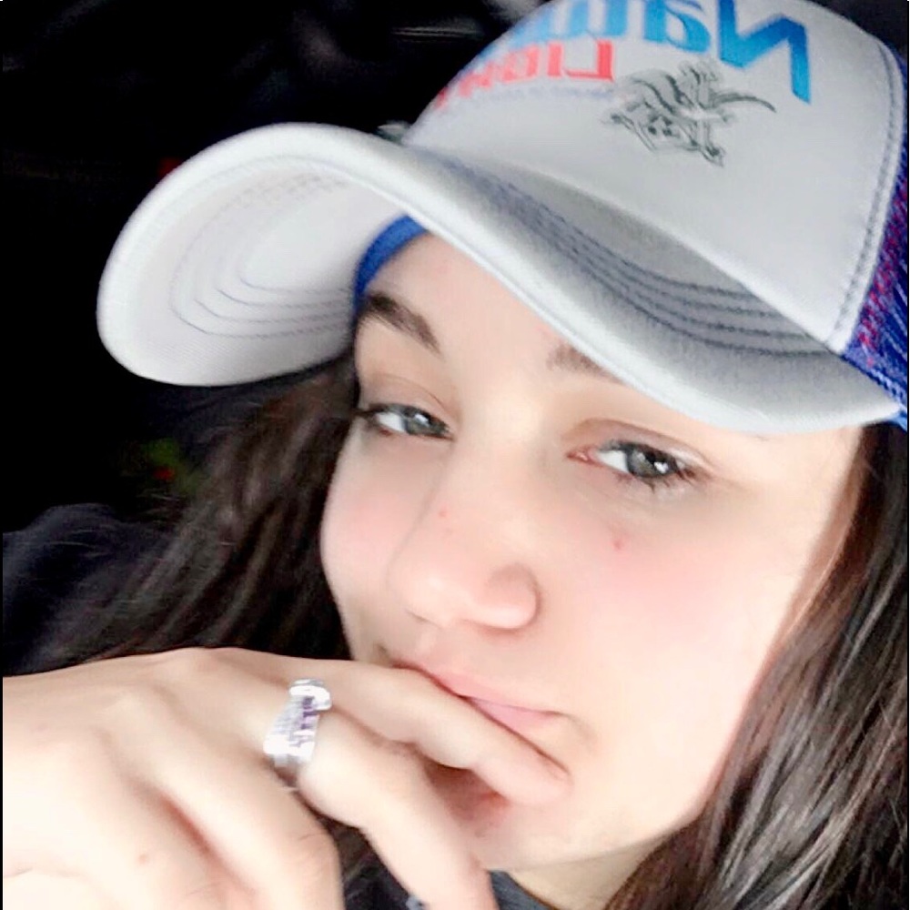 Meet your Posher, Makayla